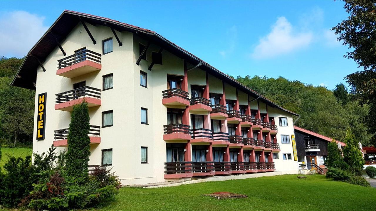 Hotel Mladost เทียนทิชเท ภายนอก รูปภาพ