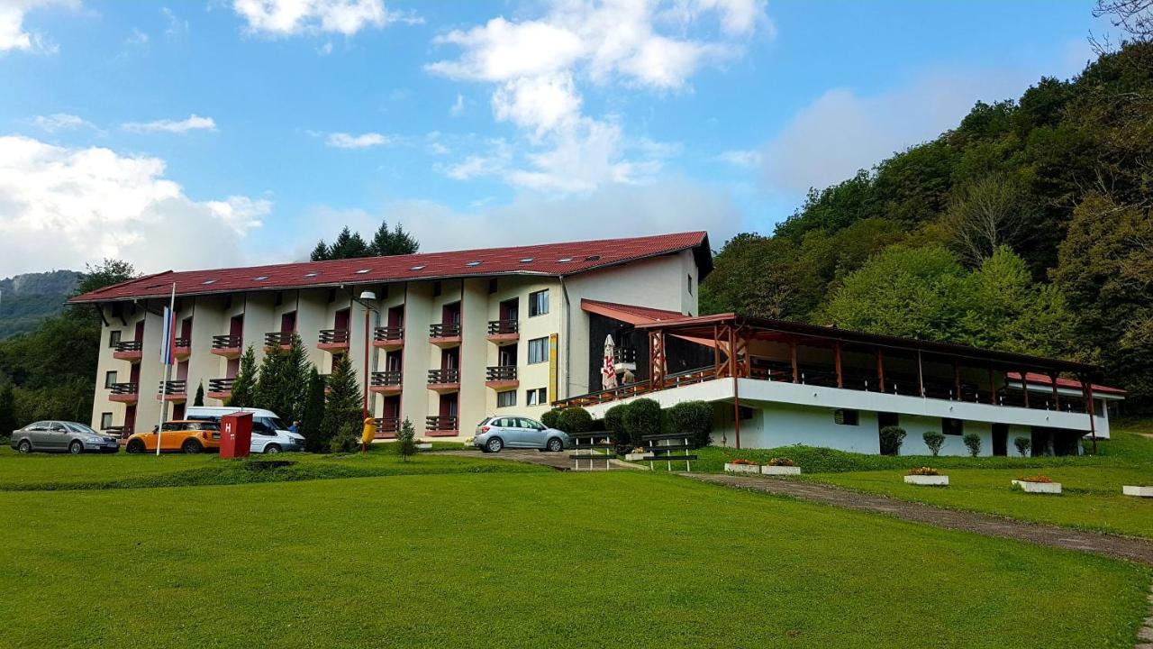 Hotel Mladost เทียนทิชเท ภายนอก รูปภาพ