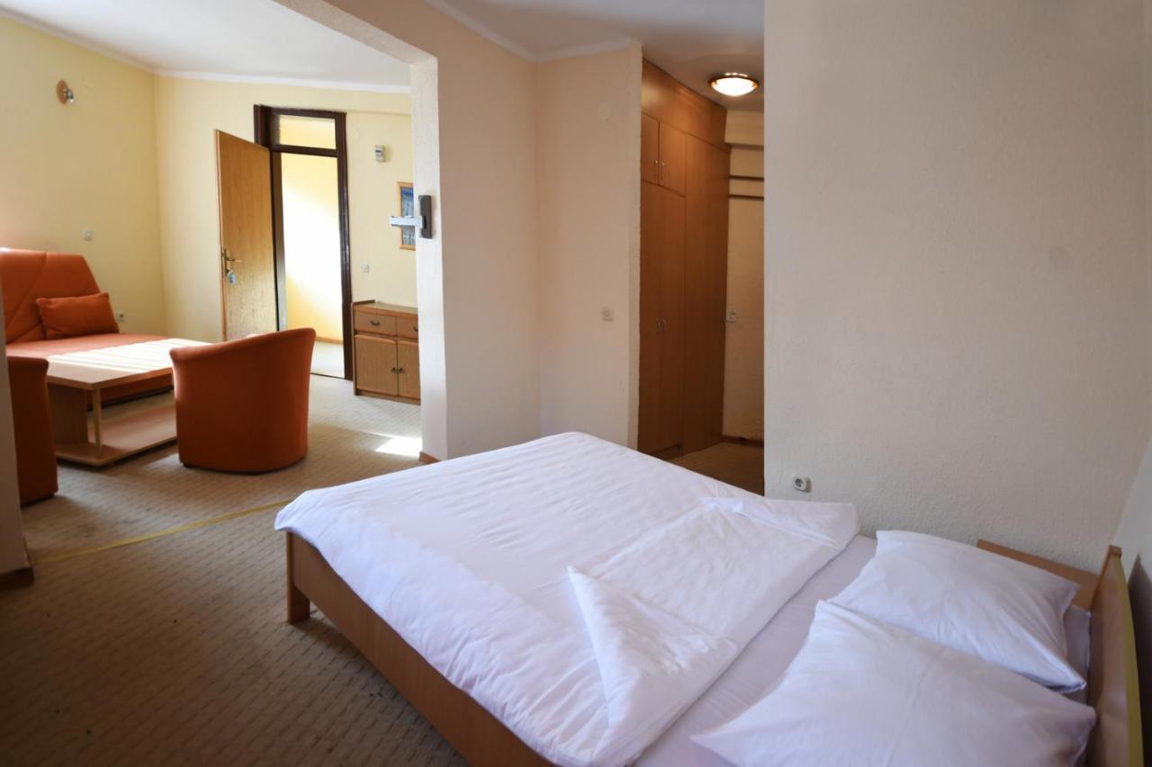Hotel Mladost เทียนทิชเท ภายนอก รูปภาพ