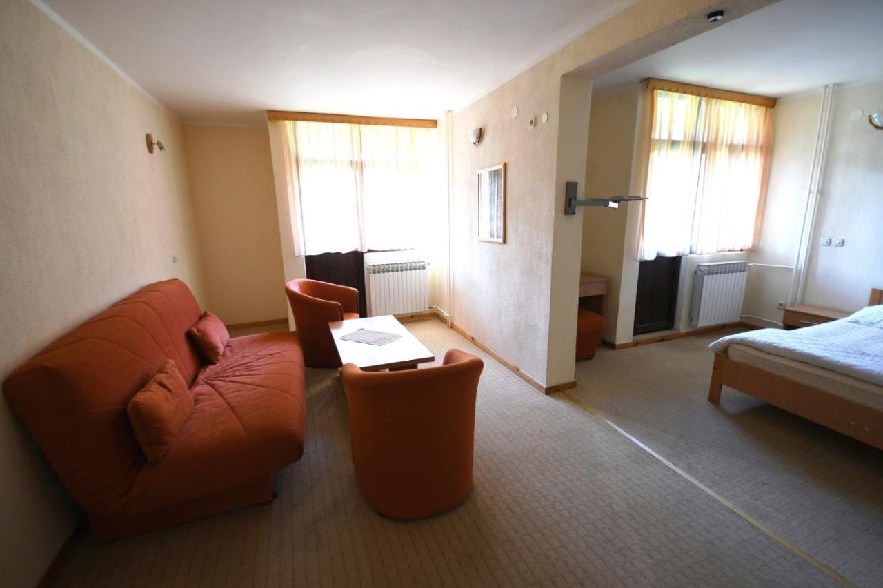 Hotel Mladost เทียนทิชเท ภายนอก รูปภาพ