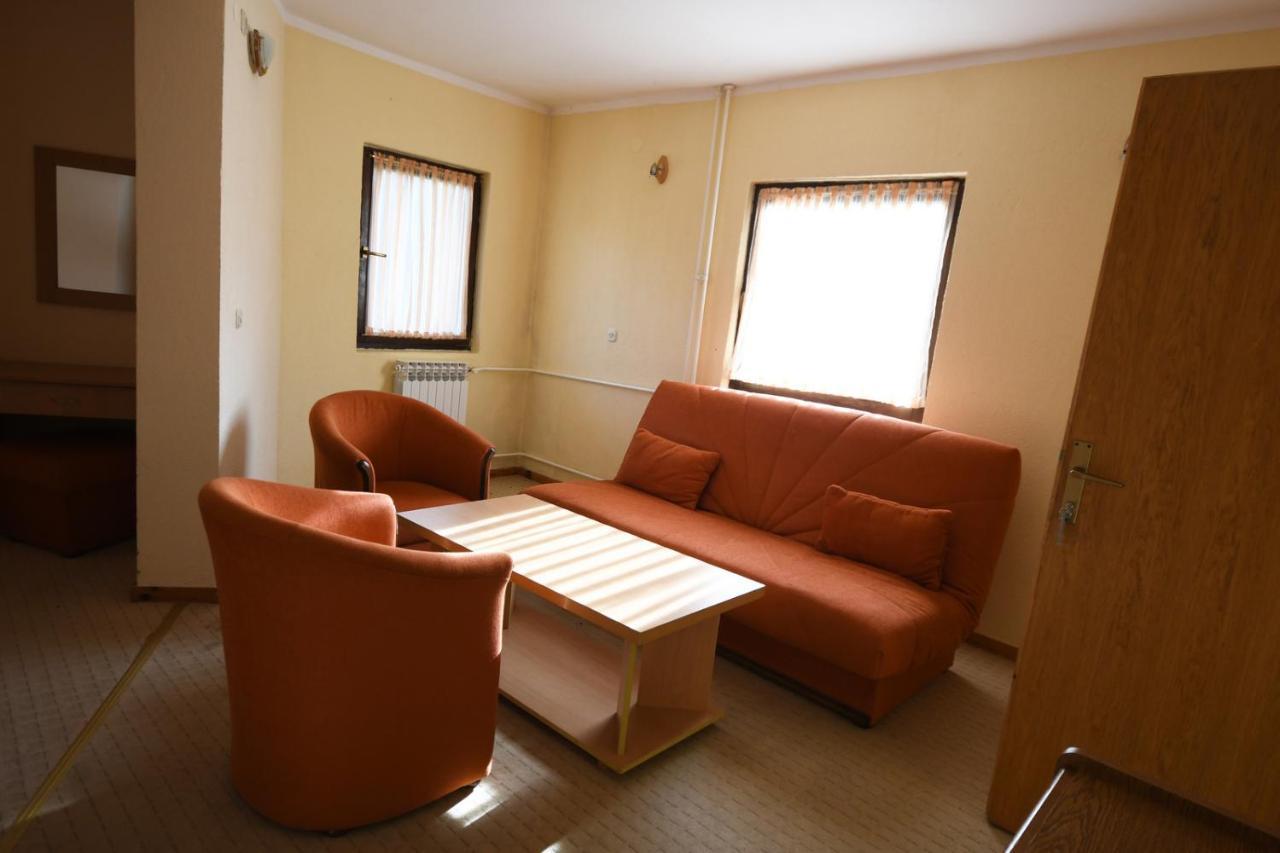 Hotel Mladost เทียนทิชเท ภายนอก รูปภาพ