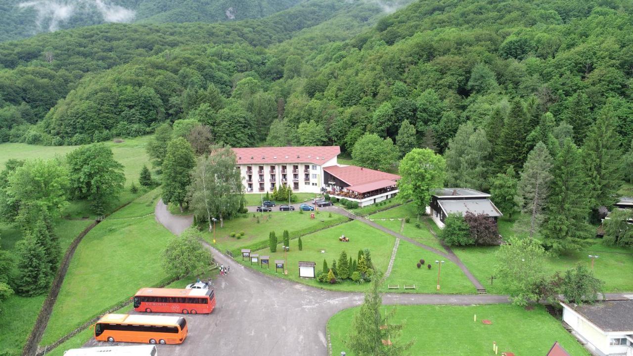 Hotel Mladost เทียนทิชเท ภายนอก รูปภาพ